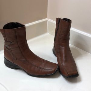 Clark’s low boots